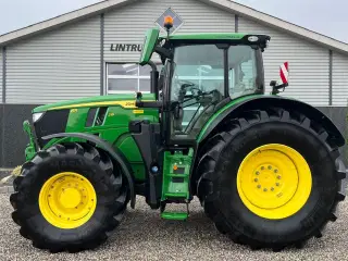John Deere 6R 215 Command Pro med frontlift