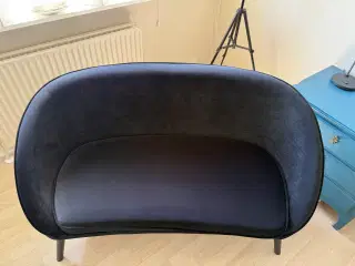 Lille sort sofa