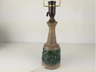 Retor bordlampe med motiv af grønne blomster