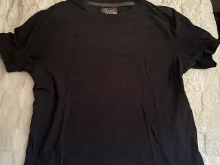 T-shirt fra Kappa.