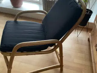 Kurve stol og rund kurve bord med glas plade 