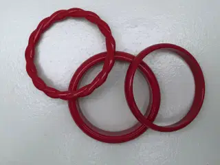 3 røde armringe