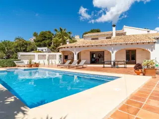 Casa El Destino: g�afstand til restauranter, butikker og havet. P� gr�nsen til Moraira.