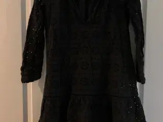 Sort blonde kjole med underkjole