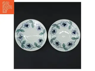 Blomsterdekorerede porcelænsfade (str. Ø 13 cm)