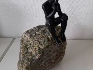 Lille skulpturer i rasin på Bornholms granit 