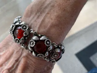 Smykkesæt armbånd, halskæde, øreringe, fingerring.