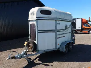 HESTETRAILER, BO