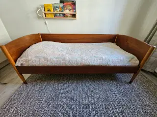 Seng Børge Mogense