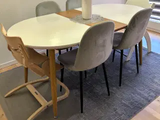 Spisebord med 6 velour stole