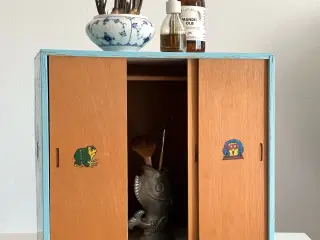 Vintage dukkeskab m 3 låger