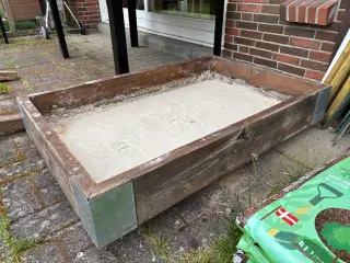Sandkasse på hjul, træ/metal