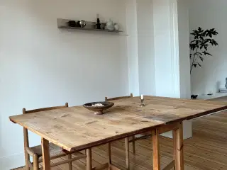 Svensk biblioteksbord 