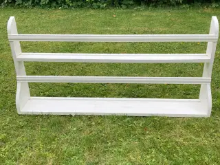 Tallerkenerne eller bogreol