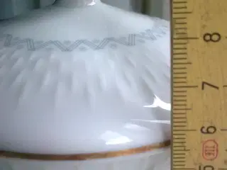 Lågkrukke hvid relief grafisk dekor & guld