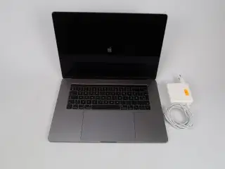 Apple MacBook Pro 15,4" i7-6700U