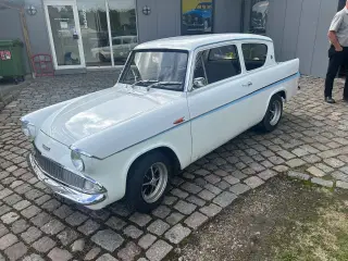 Ford Anglia 105 E 1963 i super stand