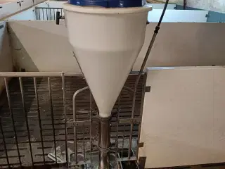 - - - Foderautomater 14 stk.