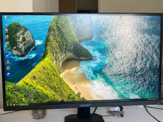 Kraftfuld Gaming Computer – Klar til brug!