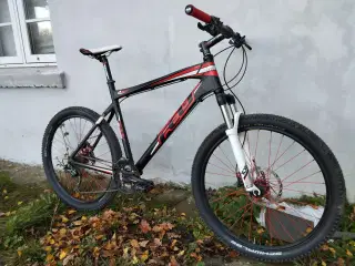 Felt Q820 mtb cykel