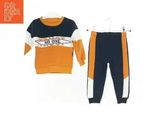 Sweatpants og sweatshirt sæt str. 92 cm)