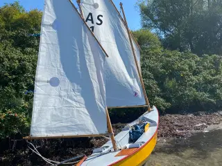 Trimaran sejljolle eller sejlkano