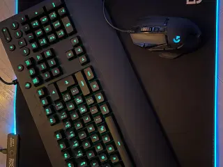 Gamersæt Logitech mus og keyboard  og LED måtte