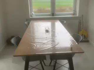 Sildebens spisebord med spisebordsstole 