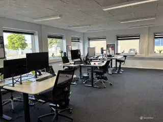 Pæne kontorer til lav pris og med mulighed for at leje lager til