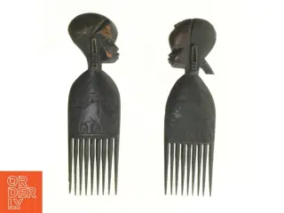 Kamme med udskårne afrikanske motiver (str. 24 x 7 cm)