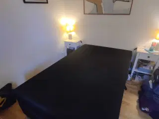 Halvandenmandsseng med opbevaring