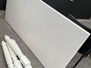 Spisebord og seks stole
