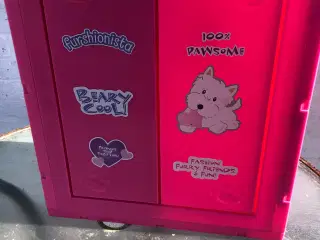 Dukke klædeskab