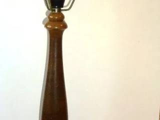 Bordlampe. Træ.