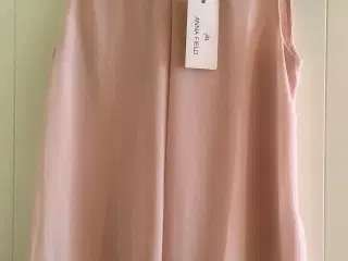 Anna Field top .
