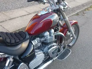 Triumph bonneville america 