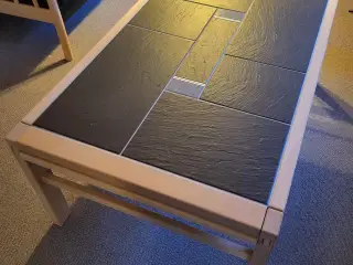 Sofabord med udtræksskuffe