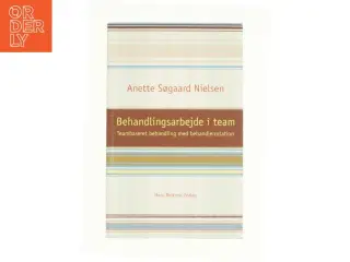Behandlingsarbejde i team : teambaseret behandling med behandlerrotation af Anette Søgaard Nielsen (Bog)