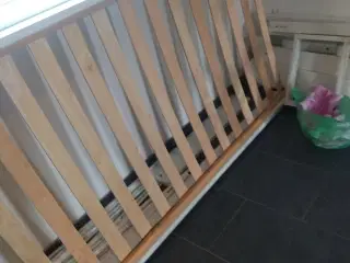 Halvhøj seng
