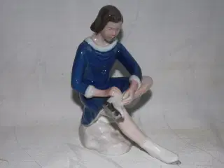 Porcelænsfigur "Pige med skøjter" fra B&G