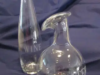 2 Karafler med text: "Water" og "Wine"