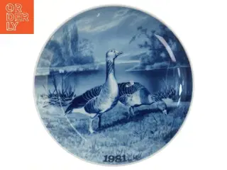 Porcelænsjagtplatte 1981 fra Tove Svendsen (str. Ø 19,5 cm)