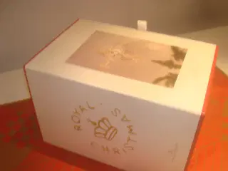 KGL TOPSTJERNE m/ hvid porcelænskugle, FORGYLDT