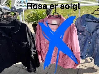 Denimjakker 100,- stk   sort & blå