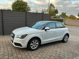 Audi A1 1,6 TDi 90 Attraction Sportback