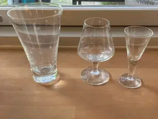 Clausholm 5 ølglas.  4 snapseglas.  2 cognacglas s