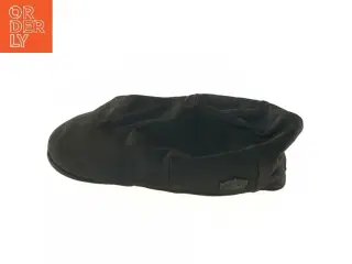 Sort kasket i læder fra MADE IN LONDON (str. Ø 22 cm)