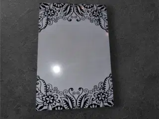 Oplev elegance med vores gennemsigtige klistermærk