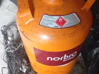 Ny fuld gasflaske afhentes i 6500 vojens 