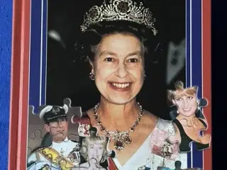 Bag Lukkede Døre - Engelske Kongefamilie - Vinten 1997 - Bog - Ny